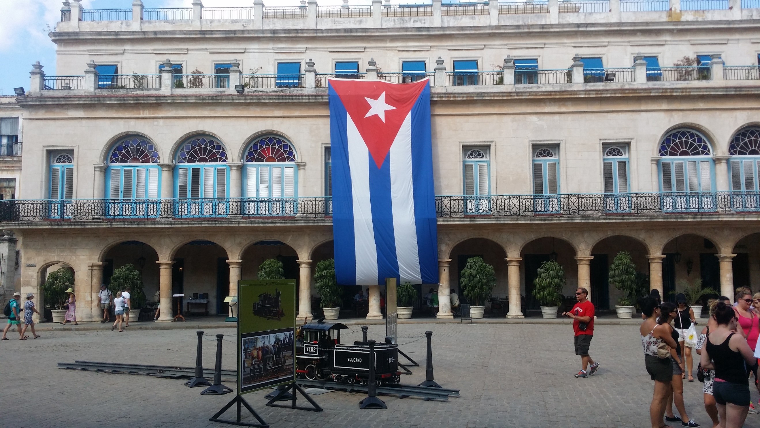 Site seeing in Havana Armas Square