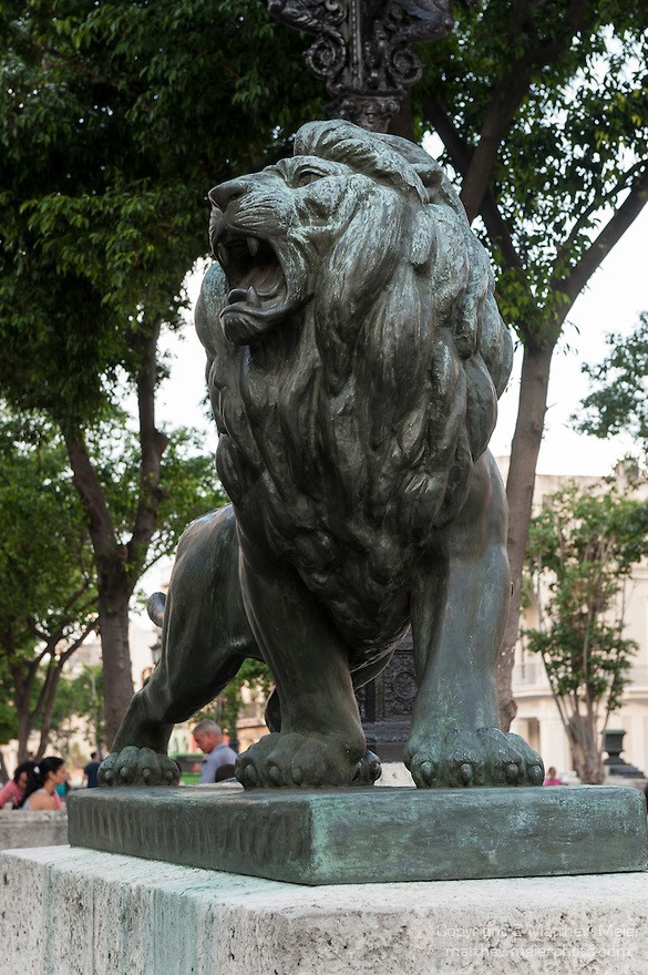 Site seeing in Havana Paseo del Prado