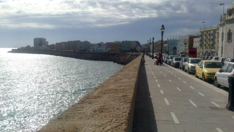 Site seeing in Havana La Malecon